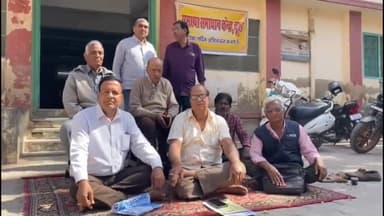 चूरू: गढ स्थित सेटेलाइट अस्पताल को विधिवत चालू करने की मांग को लेकर शहर के लोगों ने किया विरोध प्रदर्शन