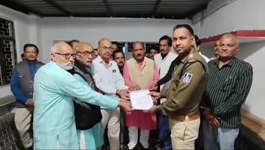 शाजापुर: स्वर्णकार समाज ने कोतवाली थाने में शिकायत दर्ज कराई, व्हाट्सएप ग्रुप पर एक व्यक्ति समाज के वरिष्ठों के खिलाफ अपशब्दों का प्रयोग कर रहा है