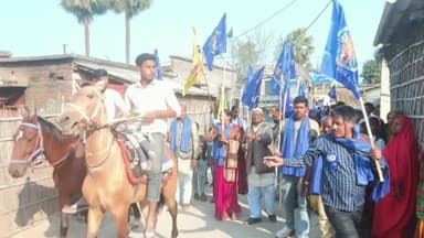 गोरौल: संत शेरोमणि रविदास जयंती पर आदमपुर में गाजे-बाजे के साथ निकाली गई झांकी