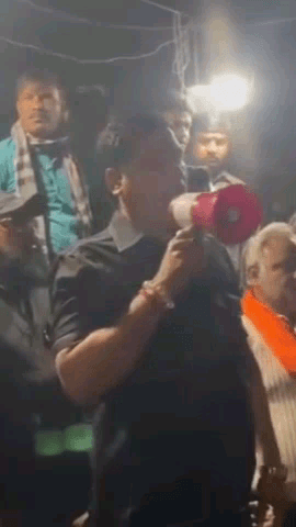 गाज़ियाबाद: गाजियाबाद के नीति खंड एक में मंगल बाजार नहीं लगाने पर व्यापारी भड़के, लोनी विधायक ने भी जताया रोष