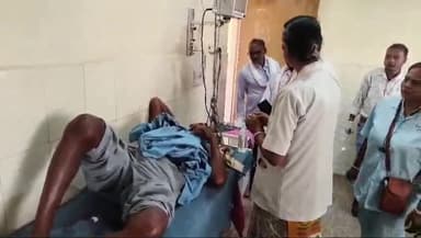 भरनो: डुम्बो गांव के पास ट्रक की चपेट में आने से स्कूटी सवार दादा-पोता घायल, एक रिम्स रेफर