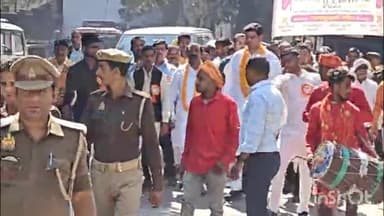 मिर्ज़ापुर: संत रविदास की जयंती पर नगर के पुलिस लाइन के पास से निकली प्रभात फेरी, नगर क्षेत्र में किया भ्रमण