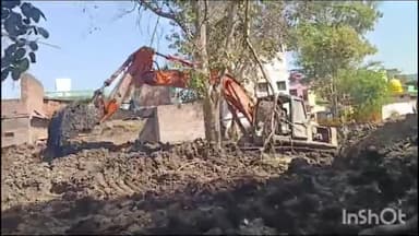 सिरोंज: कस्टम पथ निर्माण के दौरान ठेकेदार ने कब्रिस्तान में गंदगी डाली, स्थानीय लोगों में आक्रोश