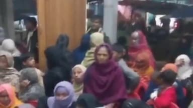 कांठ: सपा विधायक कमाल अख्तर ने विधानसभा क्षेत्र के नगर पंचायत पाकबड़ा में जनता दरबार लगाकर सुनी समस्याएं