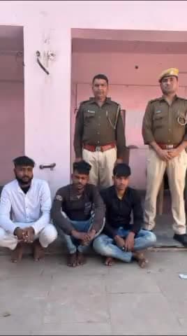 राजाखेड़ा: पुलिस ने ऑपरेशन गरिमा के तहत कार्रवाई करते हुए महिलाओं और छात्राओं पर छींटाकशी करने वाले तीन मजनुओं को किया गिरफ्तार