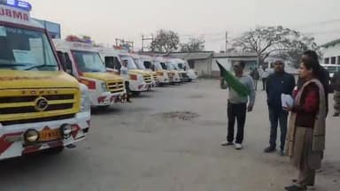 मोतिहारी: 35 बच्चों को इंदिरा गांधी हृदय रोग संस्थान पटना लेकर जा रही 11 एंबुलेंस को सदर अस्पताल से सीएस ने किया रवाना