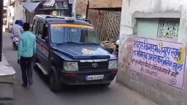 कर्वी: चित्रकूट के पुरानी बाजार स्थित काली देवी मंदिर के सामने चोरों ने एक घर में की लाखों रुपए की चोरी, जांच में जुटी पुलिस