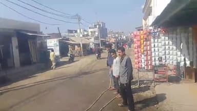 पूरनपुर: शेरपुर कला में अधूरे सड़क निर्माण से उड़ रही धूल और पत्थर, जान का खतरा, वीडियो हुआ वायरल