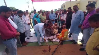 बाबई: ग्राम आँचलखेड़ा में विधायक और भाजपा जिला अध्यक्ष ने 25 लाख रुपए की लागत से बनने वाले भवन का भूमिपूजन किया