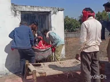 बल्देवगढ़: बनियानी गांव की 45 वर्षीय महिला की मौत के बाद बल्देवगढ़ सीएचसी में पोस्टमार्टम किया गया