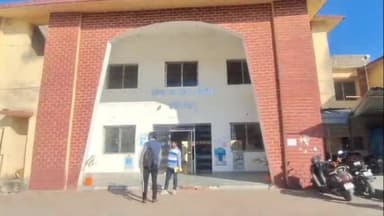 पांकी: सार्वजनिक और गैर मजरूआ भूमि की खरीद बिक्री के विरोध में डंडार कला के ग्रामीणों ने अंचलाधिकारी को आवेदन पत्र सौंपा