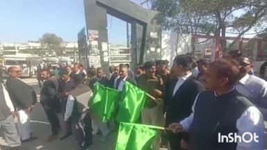 जमुई: जिला जज ने हरी झंडी दिखाकर श्रीकृष्ण सिंह स्टेडियम से 400 अधिवक्ताओं के जत्थे को महाकुंभ के लिए रवाना किया