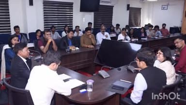 उज्जैन शहर: संभागायुक्त ने उज्जैन में स्कूल ऑफ प्लानिंग एंड आर्किटेक्चर के दल के साथ प्रशासनिक संकुल भवन में बैठक की