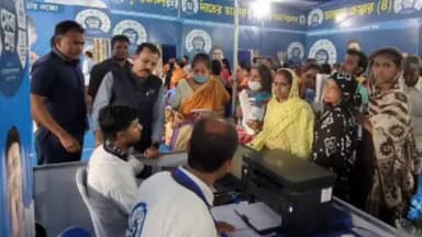 বজবজ ২: কামরা অঞ্চলের সেবাশ্রয় স্বাস্থ্য শিবির ক্যাম্প পরিদর্শন করতে যান বজ বজ দু'নম্বর ব্লকের পঞ্চায়েত সমিতির কার্যকরী সভাপতি