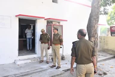 कर्वी: एसपी ने क्षेत्राधिकारी कार्यालय, महिला थाना, यातायात कार्यालय एवं अपराध शाखा में चल रहे निर्माण कार्य का किया निरीक्षण