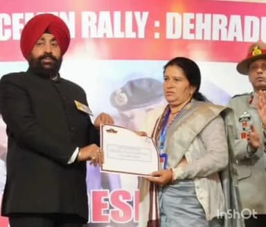 देहरादून: राज्यपाल गुरमीत सिंह ने पूर्व सैनिकों की मेगा रैली में भाग लिया