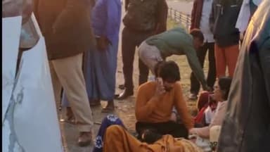 सिराथू: त्रिलोकपुर के पास एक कार की दूसरी कार से भिड़ंत, बारह लोग हुए घायल