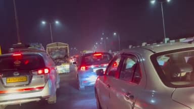 कानपुर: महाकुंभ जाने वाले नेशनल हाईवे पर भीषण जाम, नौबस्ता फ्लाईओवर पर वाहनों की रफ्तार थम गई