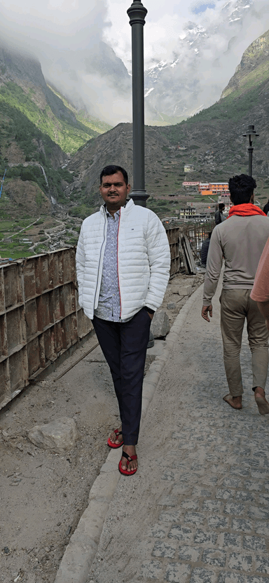 जी चाहता है अपनी खताओं पे खुद ही एक किताब लिख दूं ।
बंदिशें हैं लिखी जहां-जहां सब काट कर इंकलाब लिख दूं ।।
रिवायतों, कवायतो का क्या,निभाई है, आगे भी निभाएंगे ।
फिलहाल गुस्ताख कलम से मुकद्दर में बेबाक़ी बेहिसाब लिख दूं  ।।