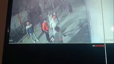 कोल: लोधी विहार में पति-पत्नी के विवाद में दबंगों ने तोड़ा घर का गेट, लूटपाट का लगा आरोप