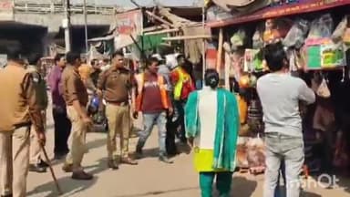गढ़मुक्तेश्वर: ब्रजघाट तीर्थ नगरी में पुलिस ने महाशिवरात्रि को लेकर अतिक्रमणकारियों के खिलाफ चलाया अभियान, सभी को दी कड़ी हिदायत