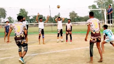 रामपुर: शहीदे आज़म स्टेडियम बबनपुरी में वॉलीबॉल प्रतियोगिता का कृषि उपनिदेशक ने किया समापन, मुरादाबाद मंडल बना विजेता