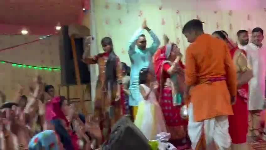 आज #सिहोरा_विधानसभा की ग्राम सरौली (मझगवां) में आयोजित "श्री लक्ष्मी नारायण महायज्ञ एवं श्रीमद भागवत कथा" में पहुंचकर कथा व्यास राष्ट्रीय प्रवक्ता पूज्य नितिन देव जी महाराज जी के मुखारविंद से श्रीमद् भागवत कथा सुनने का सौभाग्य प्राप्त हुआ।