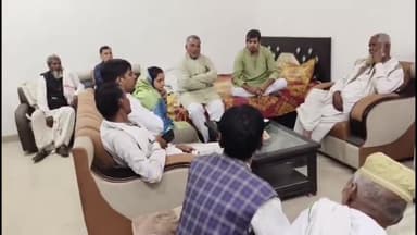 सीकरी: कैथवाड़ा गोली कांड को लेकर पूर्व विधायक वाजिब अली के सीकरी स्थित आवास पर हुई पंचायत, सांसद संजना जाटव रहीं मौजूद