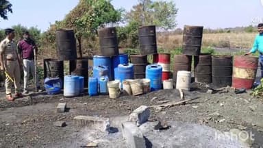 समुद्रपूर: गव्हा कोल्ही पारधी बेड्यावर पोलिसांची वॉश आऊट मोहमी:५ लाख १३ हजार रुपये किमतीचा मुद्देमाल नष्ट