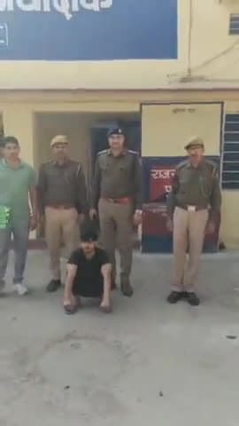 धौलपुर: पुलिस ने जारोली गांव से पैमेंट भेजने के फर्जी टेक्स्ट मैसेज भेजकर ठगी करने वाले आरोपी को किया गिरफ्तार