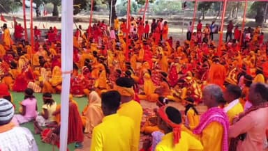 बगोदर: दोदलो के ढिबरा में 11 दिवसीय महायज्ञ का शुभारंभ, कलश यात्रा के साथ