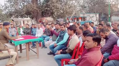 नरकटियागंज: शिकारपुर थाना परिसर में पुलिस ने सभी सीएसपी संचालकों के साथ बैठक की