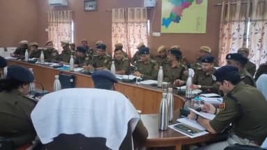 चूरू: जिला पुलिस अधीक्षक जय यादव ने पुलिस लाइन में अपराध गोष्ठी में दिए अपराधों की रोकथाम के लिए प्रभावी दिशा-निर्देश