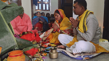 गृह प्रवेश 7 फरवरी 2025  में पूजा का दृश्य।