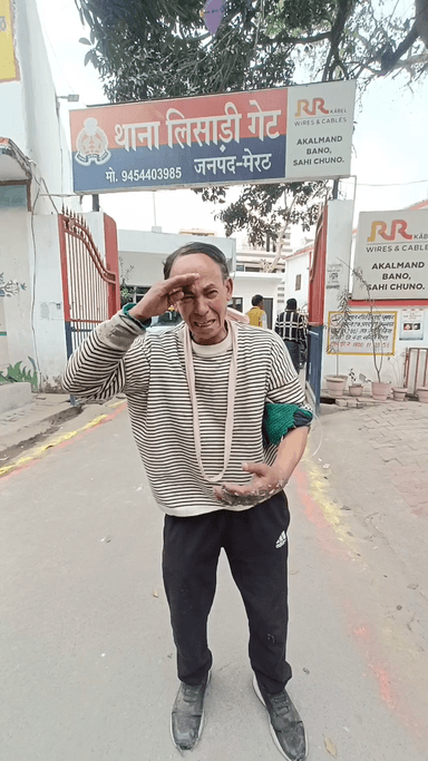 मेरठ: पत्नी से विवाद पर तेजाब से हमले का आरोप, लिसाड़ीगेट में बुजुर्ग का दावा- साली के बेटों ने किया हमला, मकान हड़पने की साजिश