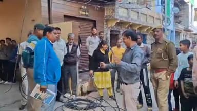 धौलपुर: विद्युत निगम की टीम ने शहर की आधा दर्जन से अधिक कॉलोनियों में की छापेमारी, बिजली चोरी करने वालों पर लगाया जुर्माना