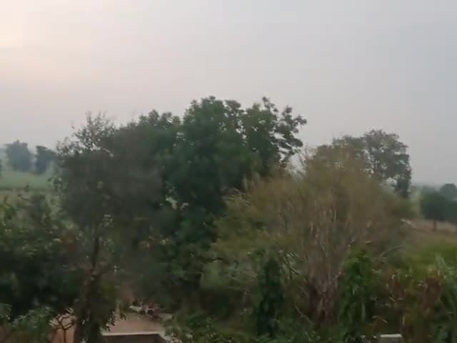 आज फिर से पश्चिमी विक्षोभ के कारण मौसम में बदलाव देखने को मिला बादल छाए और तेज हवा से किसानों को फसलों की चिंता हो गईहै