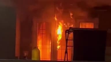 कोल: ग्रीनपार्क अपार्टमेंट के चौथी मंजिल के फ्लैट में आग लगने से मचा हड़कंप, दमकल विभाग ने आग पर पाया काबू