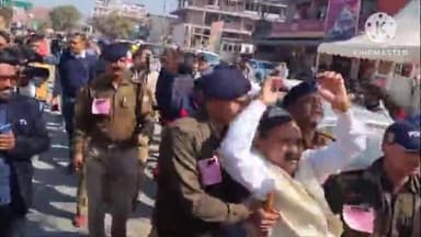 देहरादून: पूर्व विधायक भीमलाल आर्य ने विधानसभा के बाहर किया विरोध प्रदर्शन