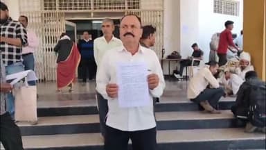 सागर नगर: साहब गांव के दबंग ने किसान के खेत पर कब्जा कर ट्रैक्टरों से मिट्टी निकालने की शिकायत, किसान कलेक्टर कार्यालय पहुंचा