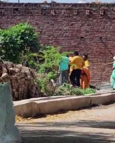 कालपी: ताहरपुर में सरकारी जमीन पर कब्जे को लेकर दो पक्षों में विवाद, एक पक्ष के लोगों ने बुजुर्ग से मारपीट कर तोड़ी चारा मशीन