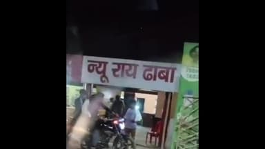 झांसी: बिजौली चौकी के पास एक ढाबे में खुलेआम परोसी जा रही शराब, ढाबे में नशे में चूर व्यक्ति का वीडियो हुआ वायरल