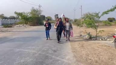 रामगंजमण्डी: खैराबाद धाम से 7 शिवभक्तों ने उज्जैन महाकालेश्वर के लिए पदयात्रा शुरू की, महाशिवरात्रि उज्जैन में मनाएंगे