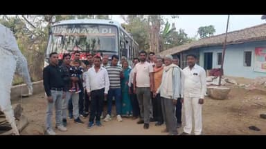 पांकी: पांकी प्रखंड के कोन वाई गांव से श्रद्धालुओं का जत्था प्रयागराज के लिए हुआ रवाना