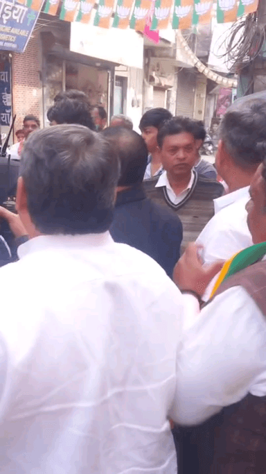 फरीदाबाद: वार्ड नंबर 32 से भाजपा प्रत्याशी विनोद भाटी के कार्यालय का उद्घाटन करने कैबिनेट मंत्री विपुल गोयल पहुंचे