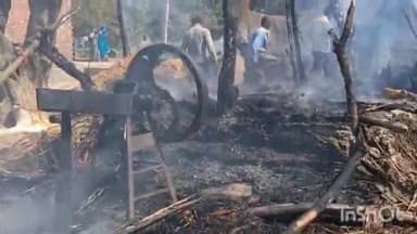 कलान: भरतपूर के मजरा धोबी नगला में चूल्हे की चिंगारी से लगी आग, सारा सामान व नगदी जलकर हुई राख
