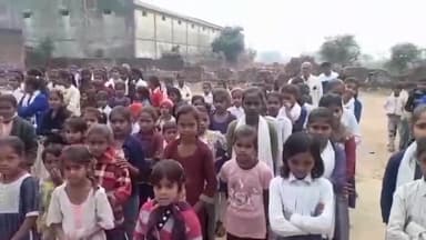 डुमरियागंज: यूनिसेफ के सोशल मोबिलाइजेशन नेटवर्क ने शिवाजी सरस्वती विद्यामंदिर बढ़नी के बच्चों को नियमित टीकाकरण के लिए जागरूक किया