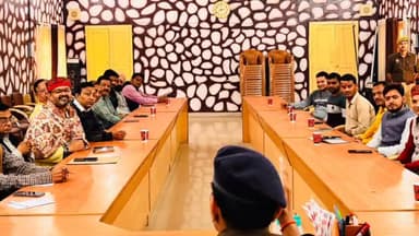 गोंडा: आगामी त्यौहारों के दृष्टिगत पुलिस अधीक्षक ने पुलिस लाइन में व्यापार मंडल के पदाधिकारियों के साथ की गोष्ठी