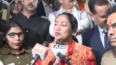 सरस्वती विहार: दिल्ली की नई मुख्यमंत्री रेखा गुप्ता ने वादों का एलान किया, आयुष्मान योजना को मंजूरी दी