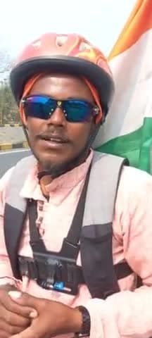 ग्लोबल वार्मिंग को लेकर जागरूकता फैलाने दिल्ली से मेघालय साइकिल यात्रा पर निकले मेराज भाई से अररिया में हुई बातचीत